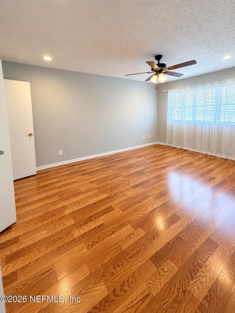 8175 Sutton Place N - Photo 16