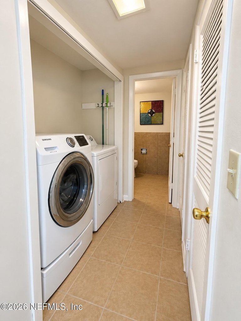 8175 Sutton Place N - Photo 10