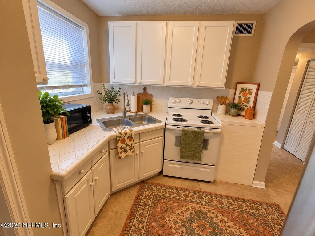 828 Acosta Street - Photo 6