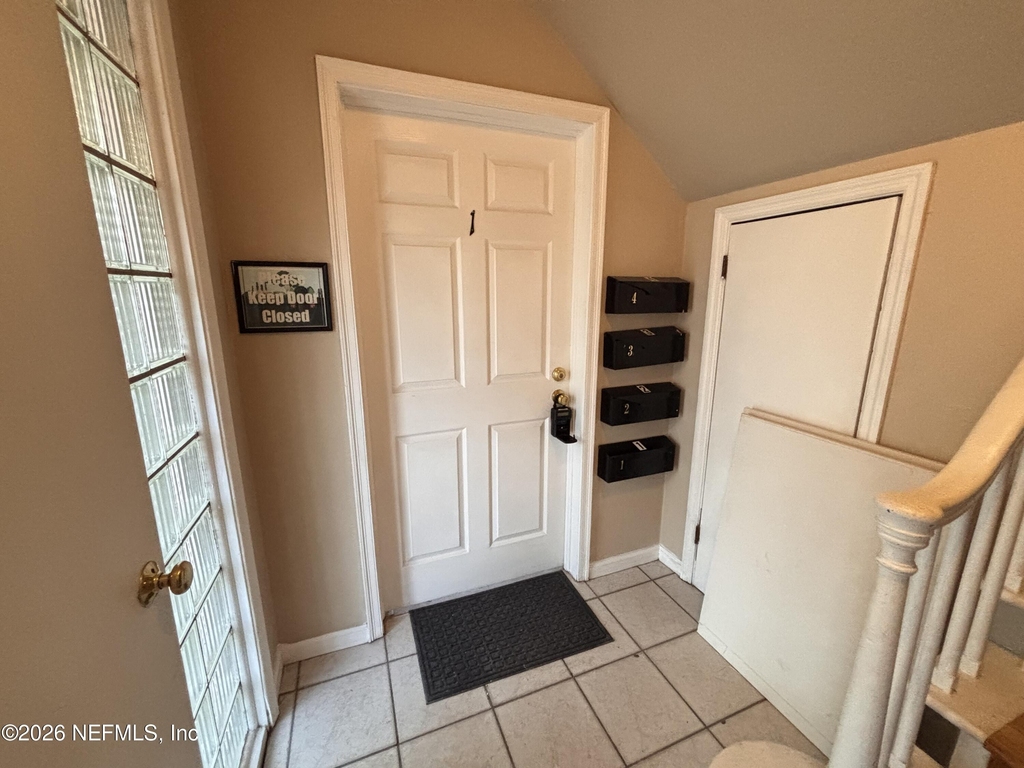 828 Acosta Street - Photo 2