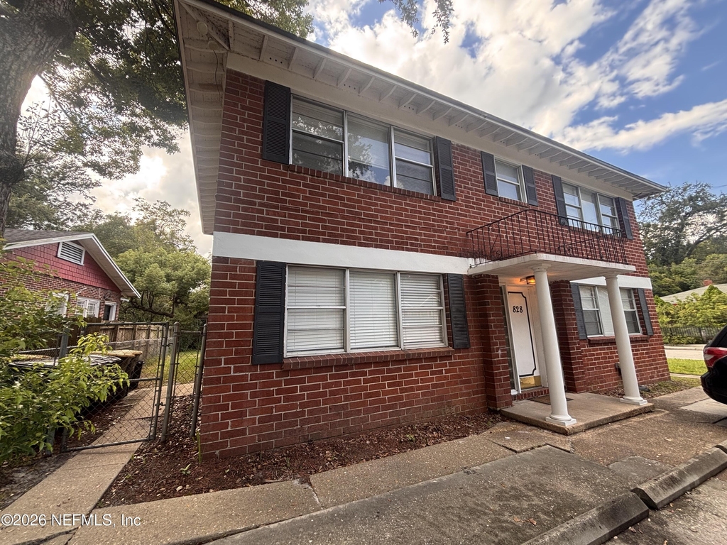 828 Acosta Street - Photo 0