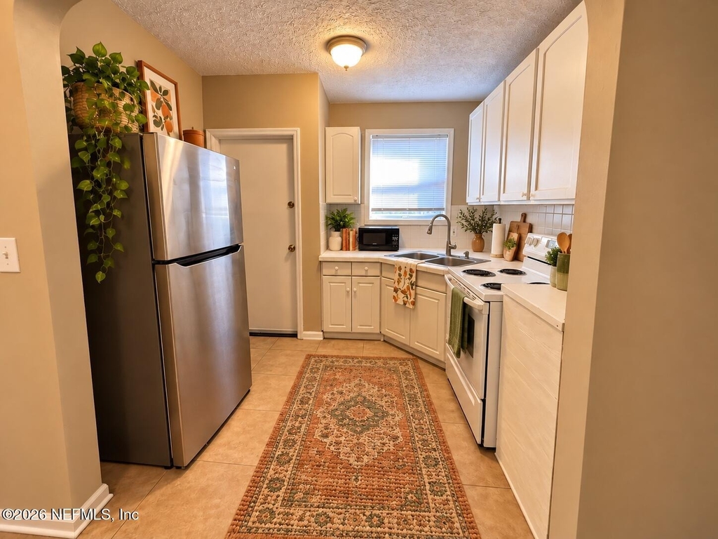 828 Acosta Street - Photo 5