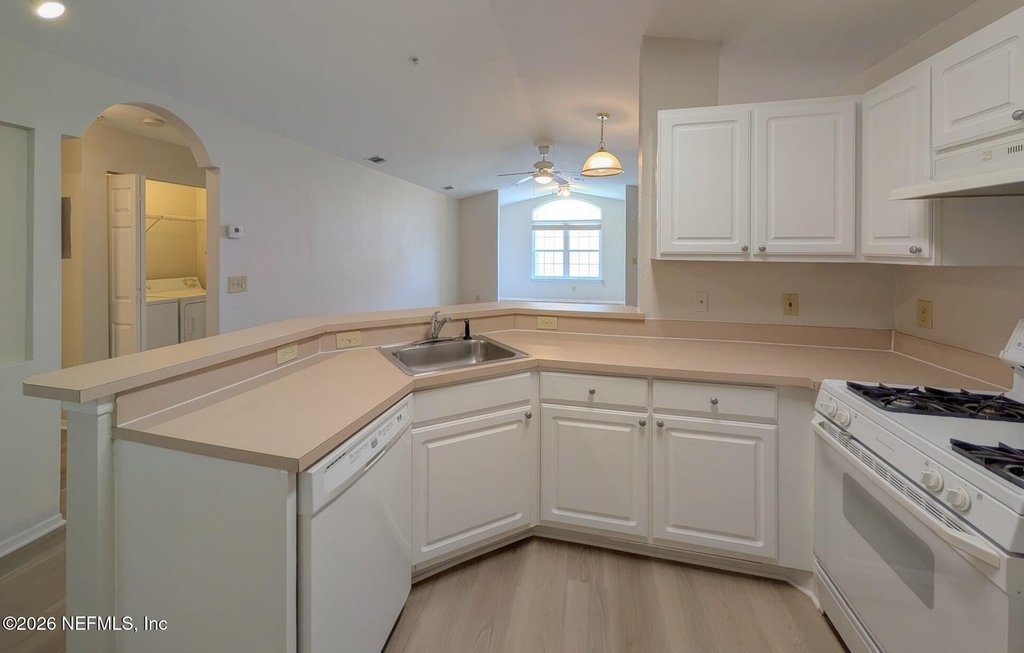 13810 Sutton Park Drive N - Photo 10