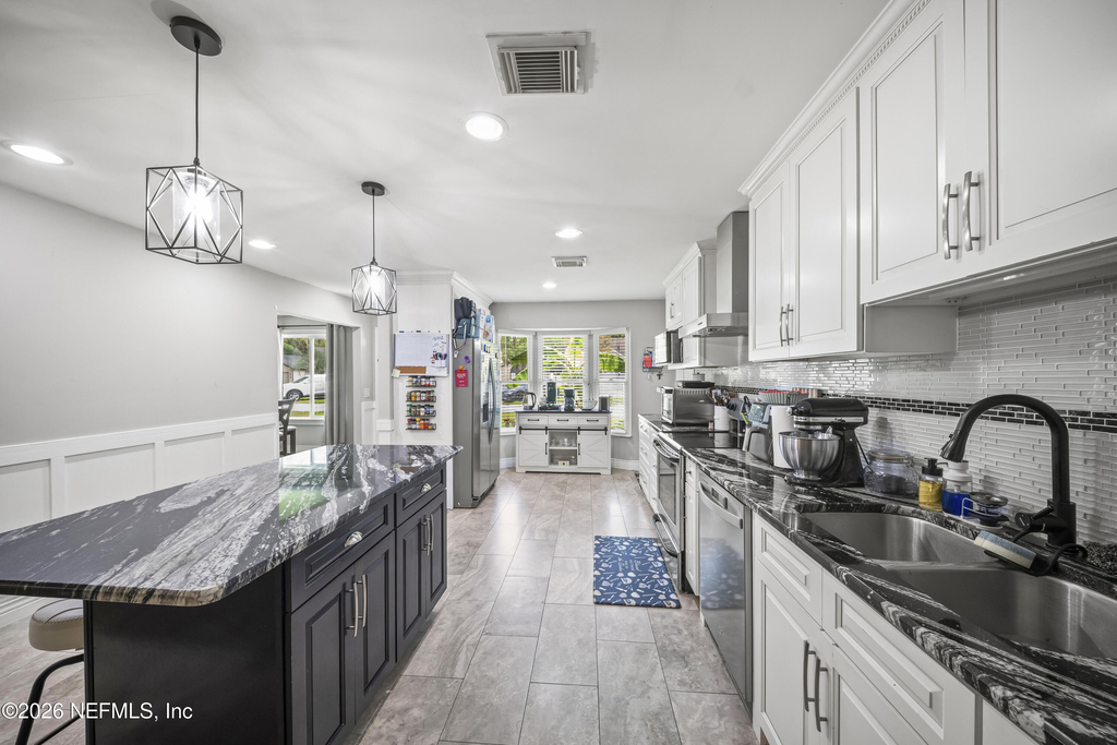 3660 Mandarin Woods Drive N - Photo 4