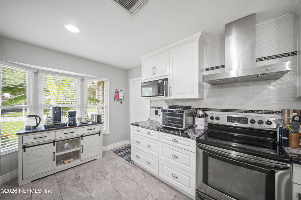 3660 Mandarin Woods Drive N - Photo 6