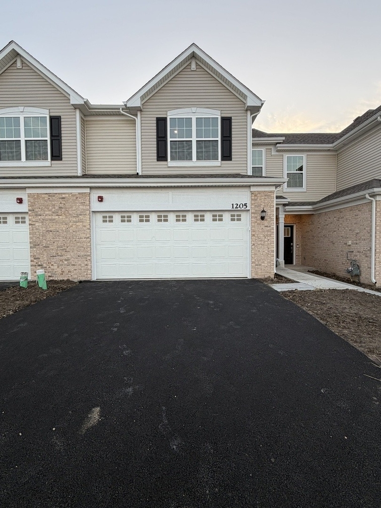 1205 Glenmont Street - Photo 0
