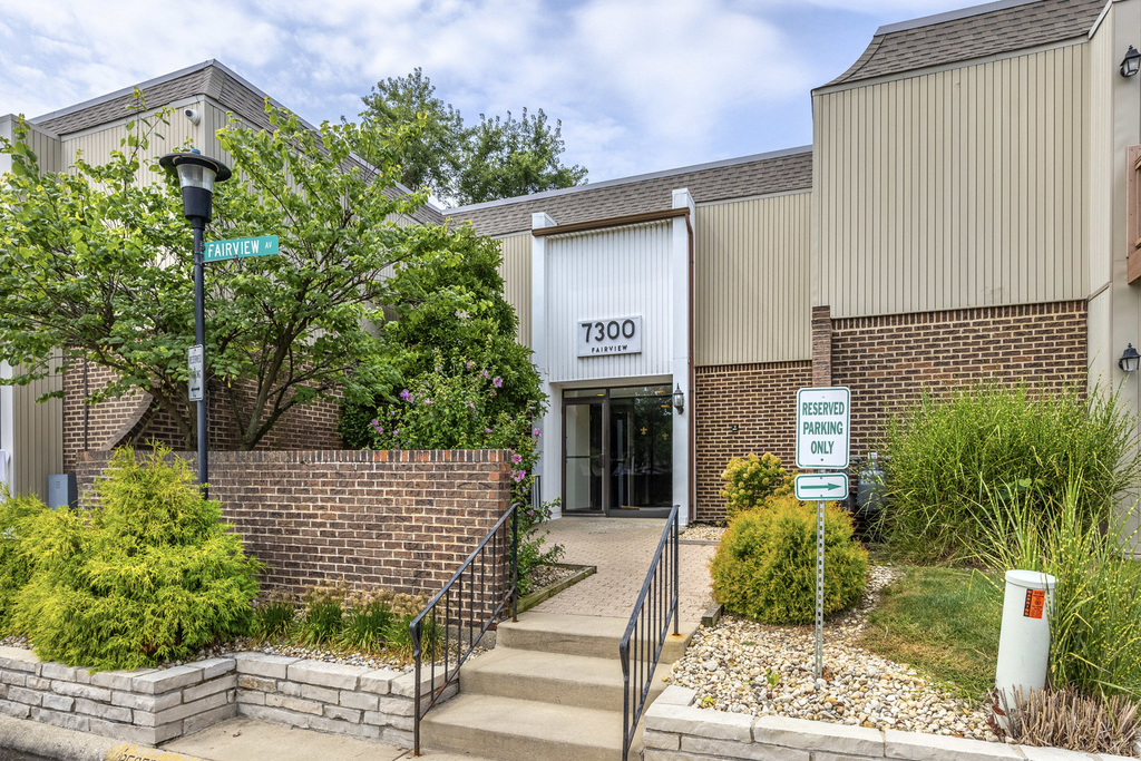 7300 Fairview Avenue - Photo 1