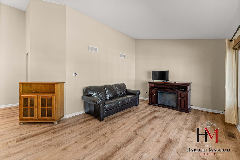9241 Windsor Parkway - Photo 3