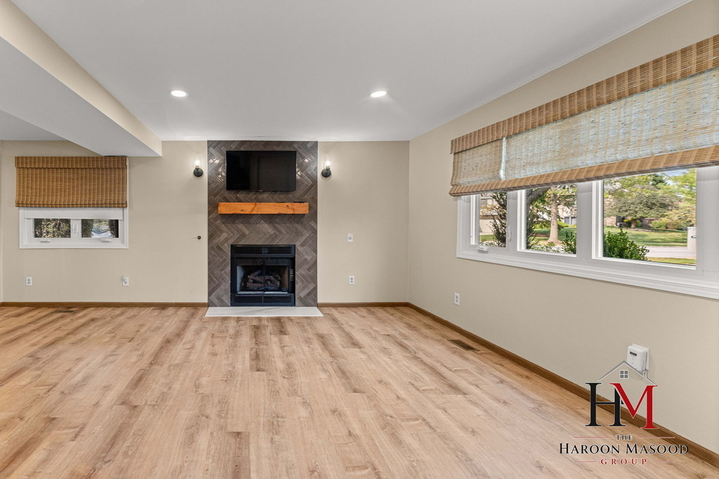 9241 Windsor Parkway - Photo 17