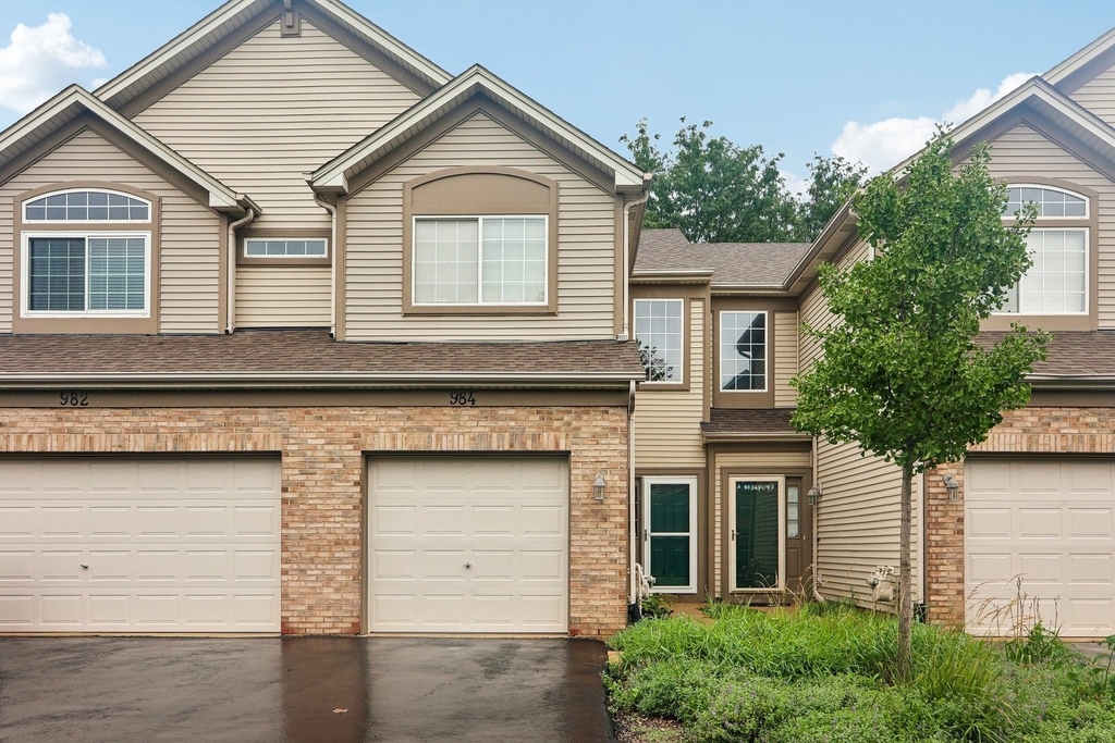 984 Parkhill Circle - Photo 1