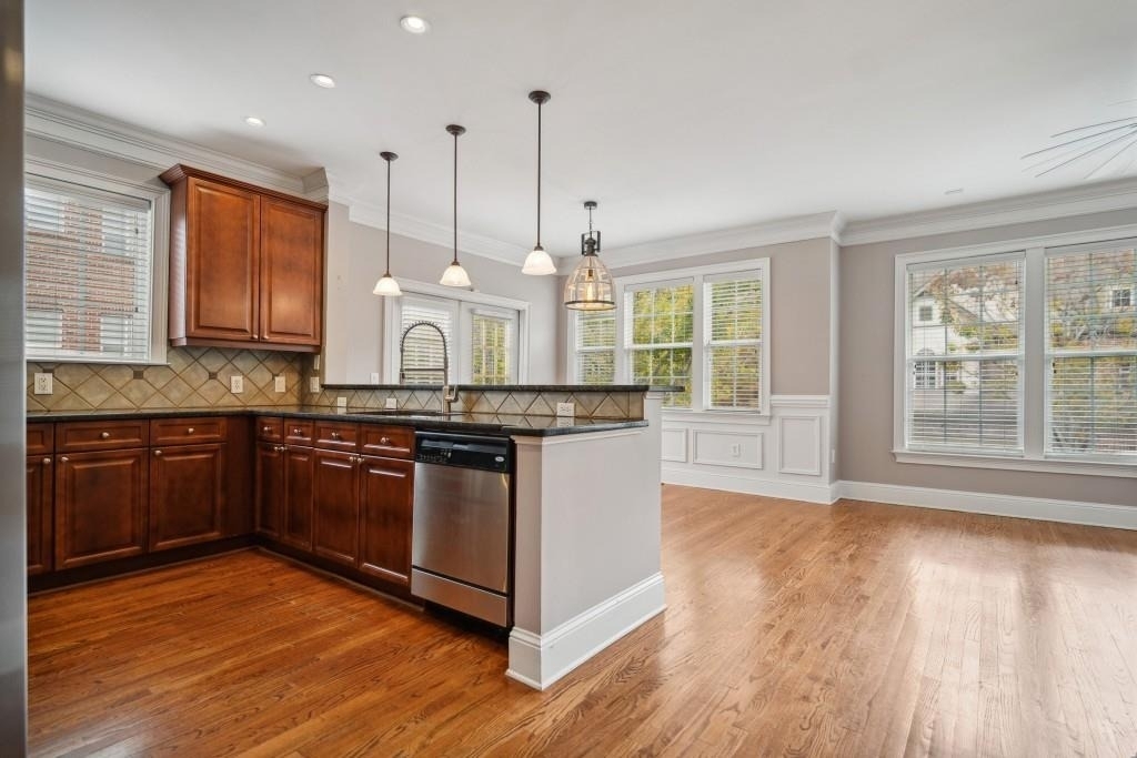 3775 Ashford Creek Avenue Ne - Photo 4
