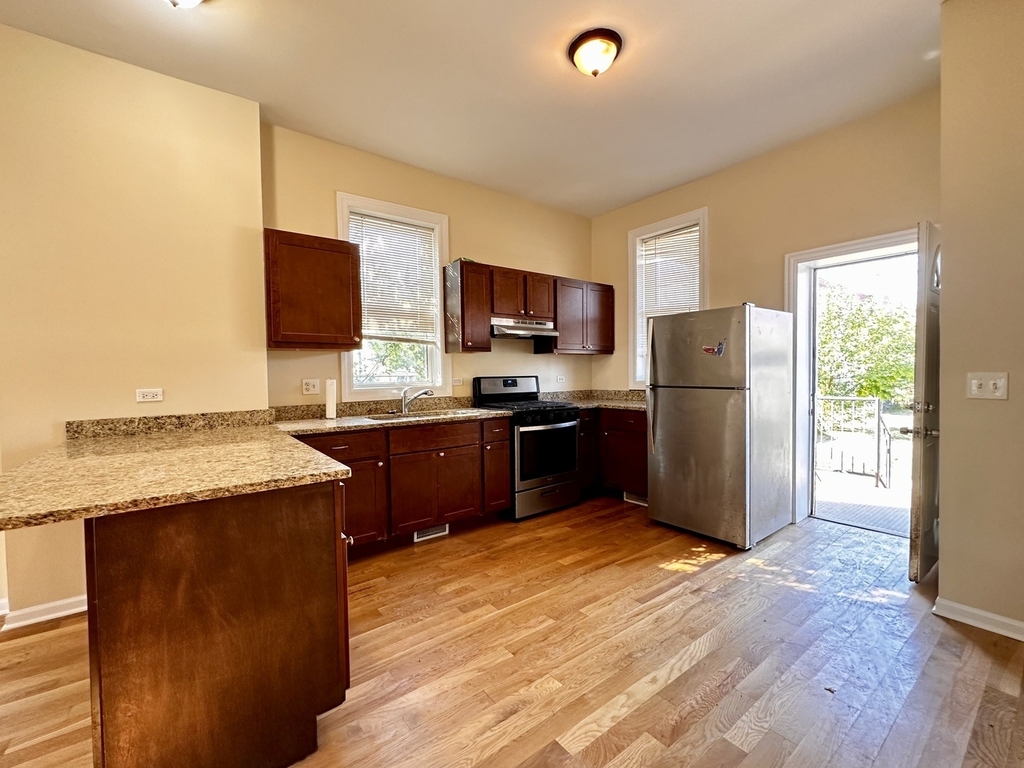 2624 W 15th Street - Photo 2
