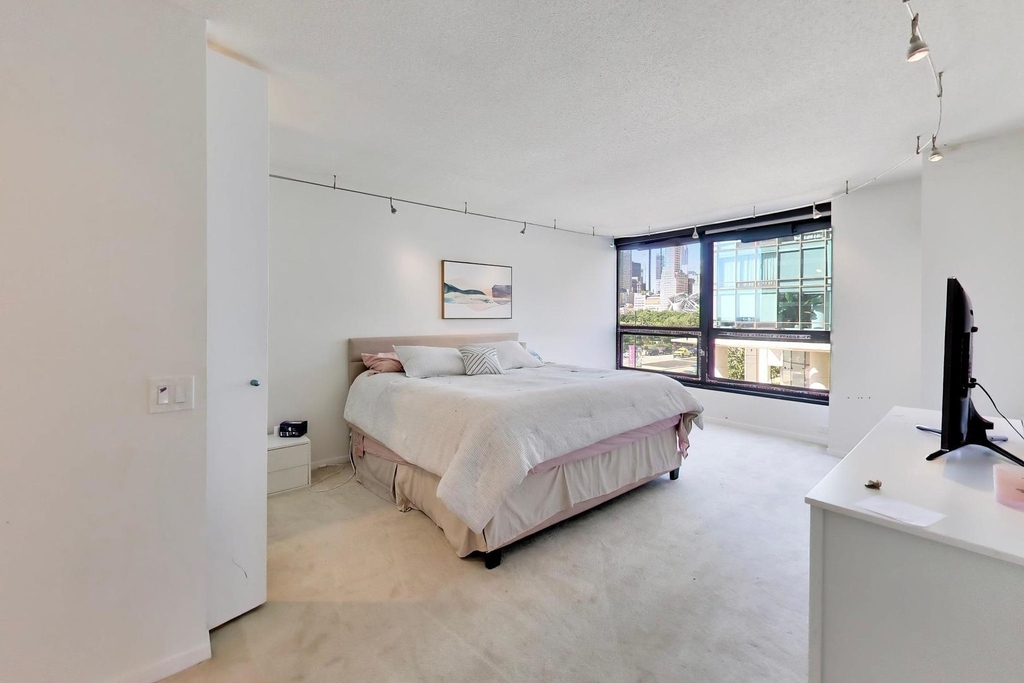 360 E Randolph Street - Photo 13