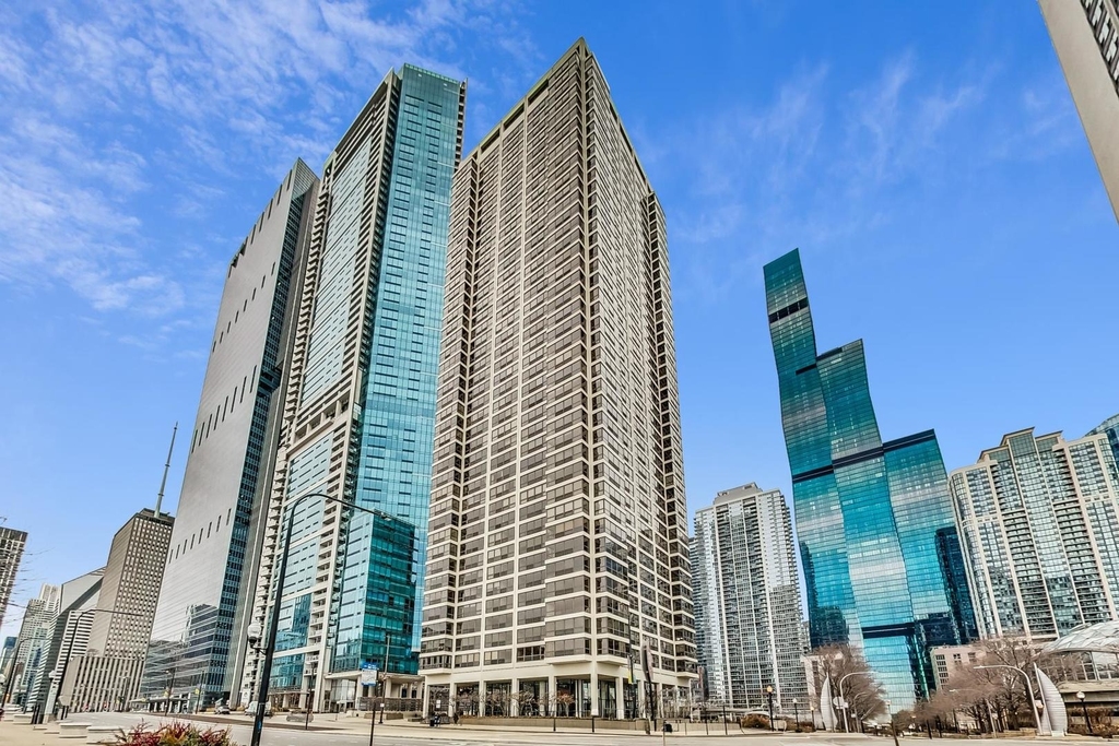 360 E Randolph Street - Photo 0