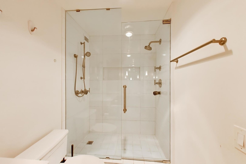 360 E Randolph Street - Photo 18