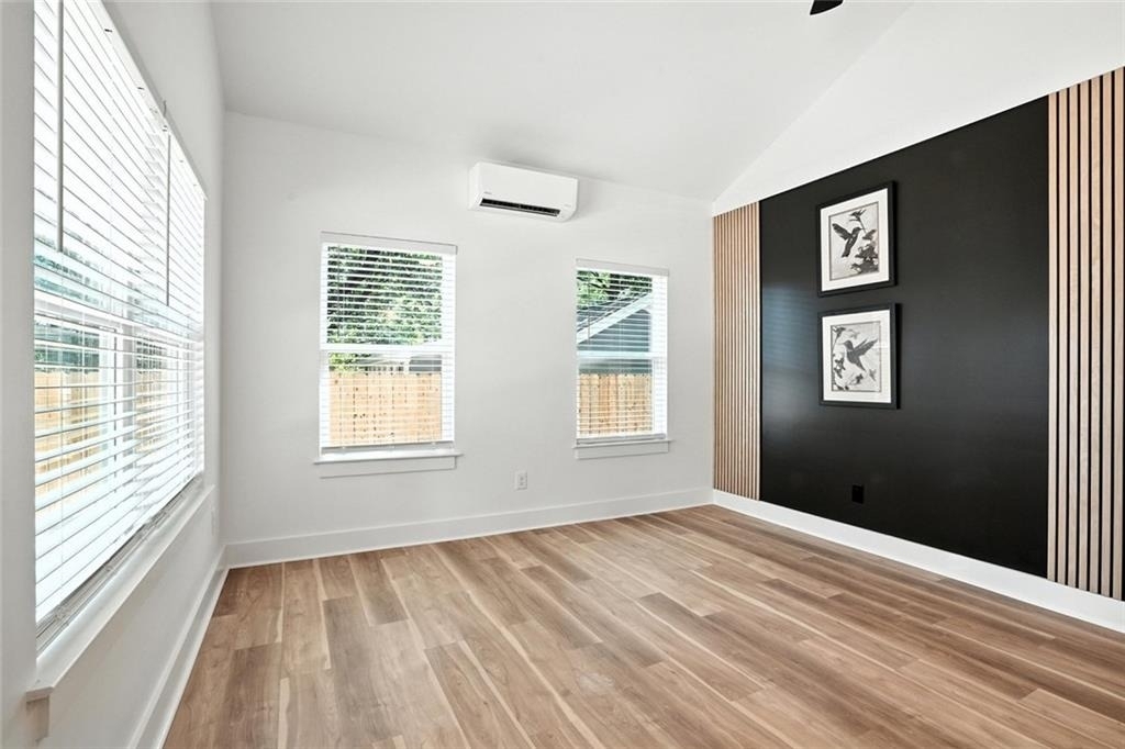 1597 Glenwood Avenue Se - Photo 6