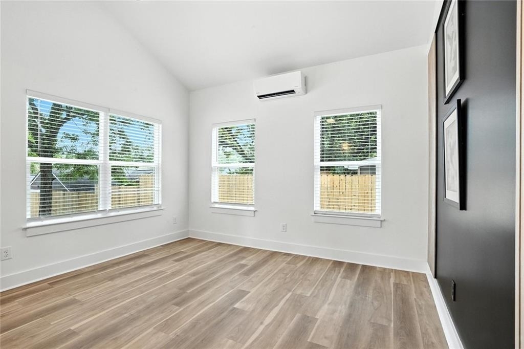 1597 Glenwood Avenue Se - Photo 8