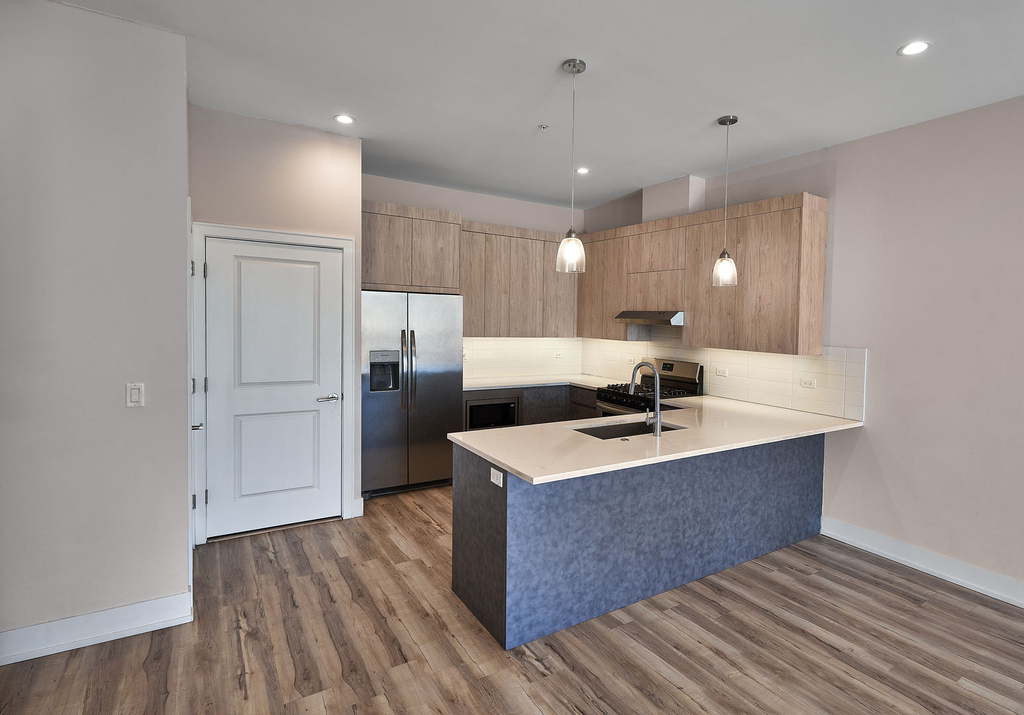 926 E 43rd Street - Photo 7