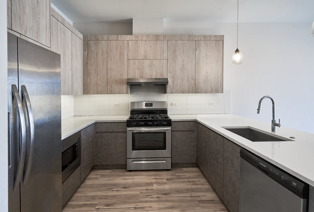 926 E 43rd Street - Photo 8
