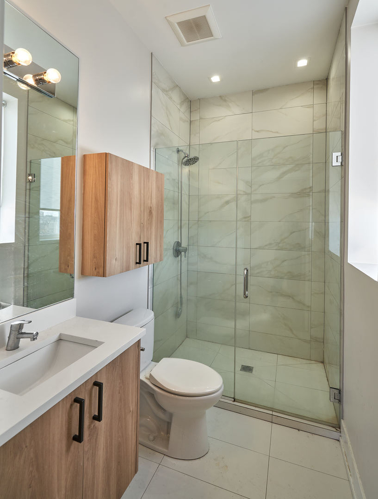 926 E 43rd Street - Photo 12