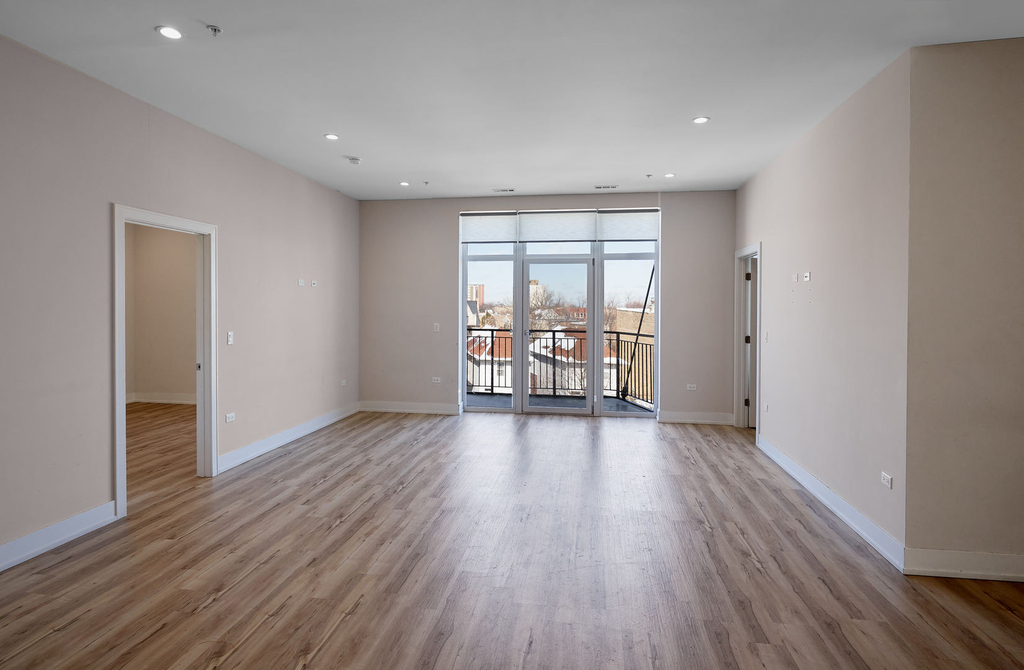926 E 43rd Street - Photo 2
