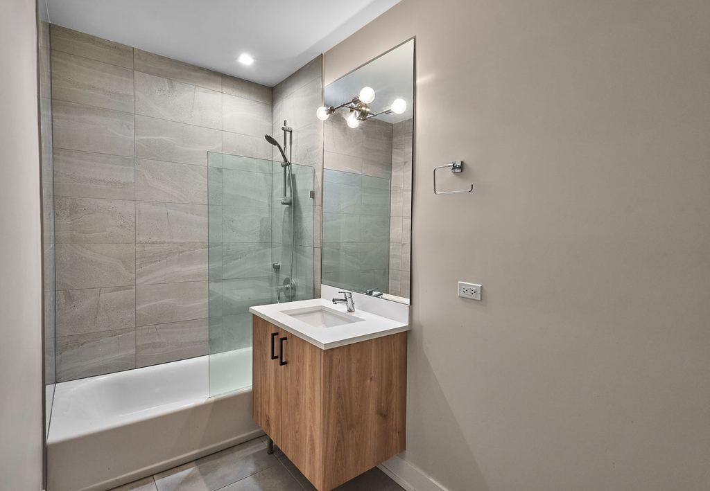 926 E 43rd Street - Photo 15