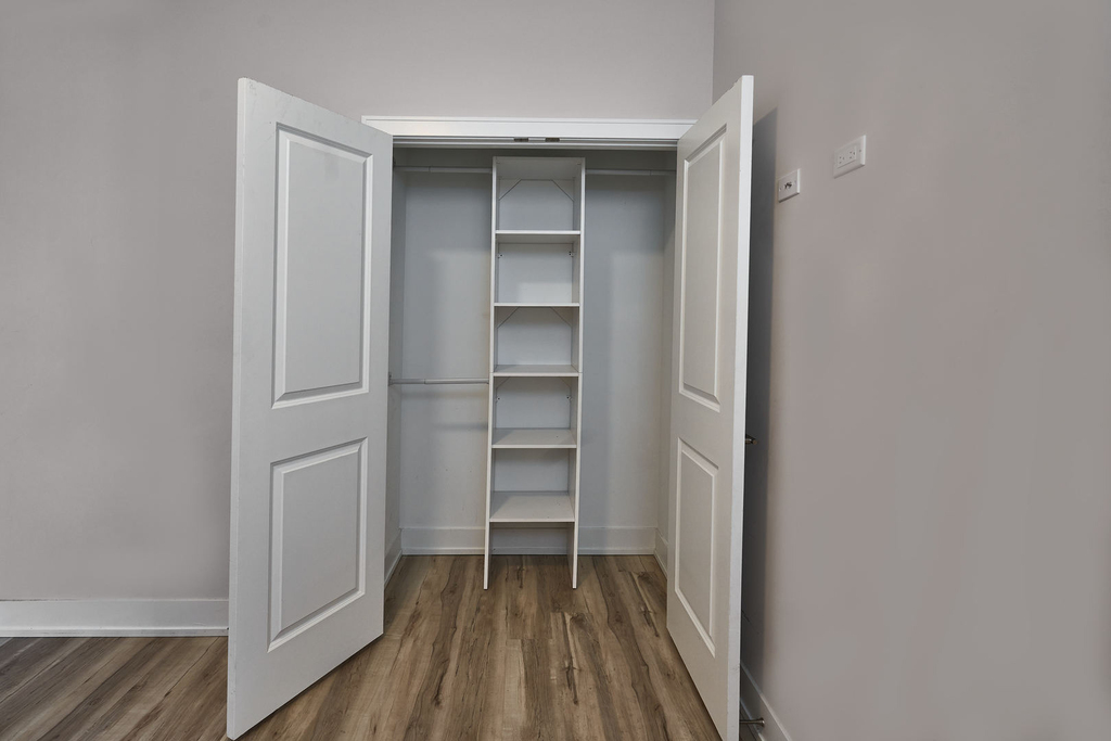 926 E 43rd Street - Photo 10