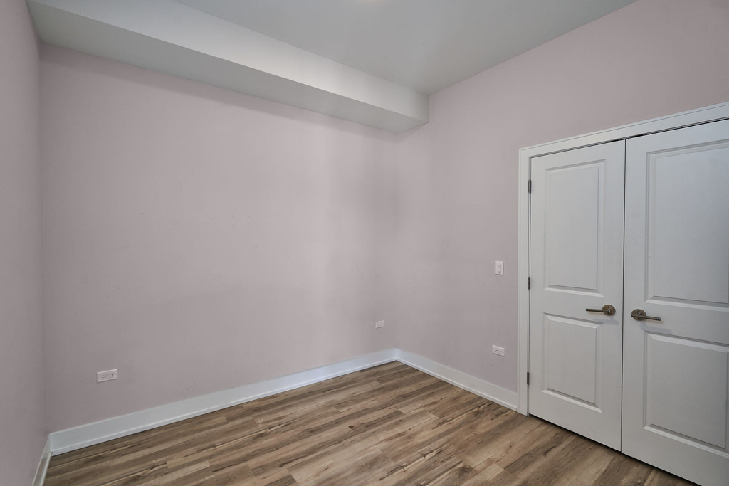 926 E 43rd Street - Photo 9