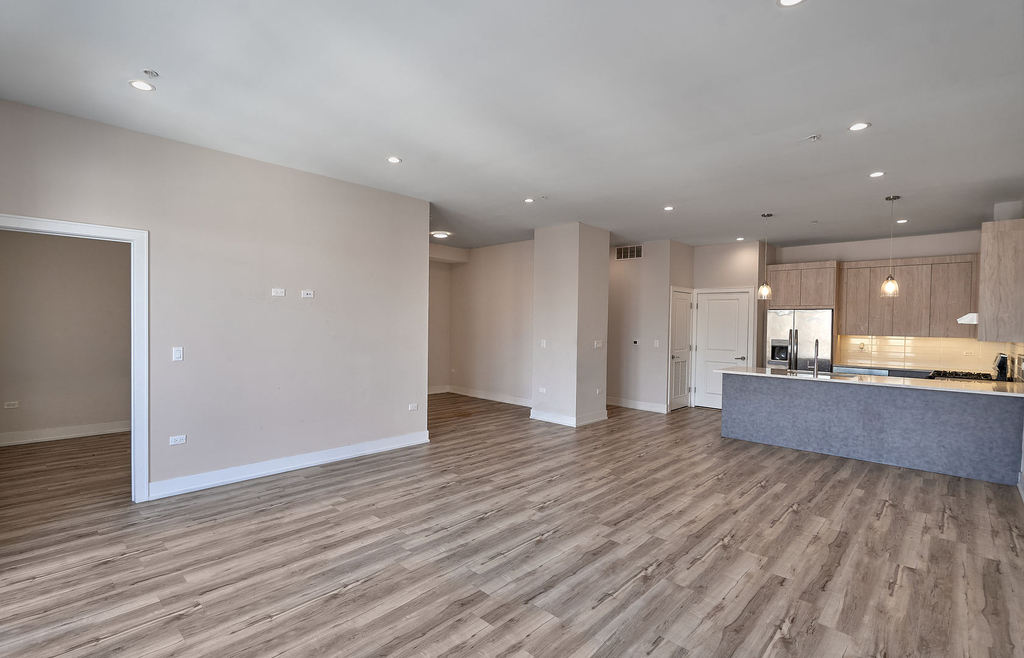 926 E 43rd Street - Photo 3