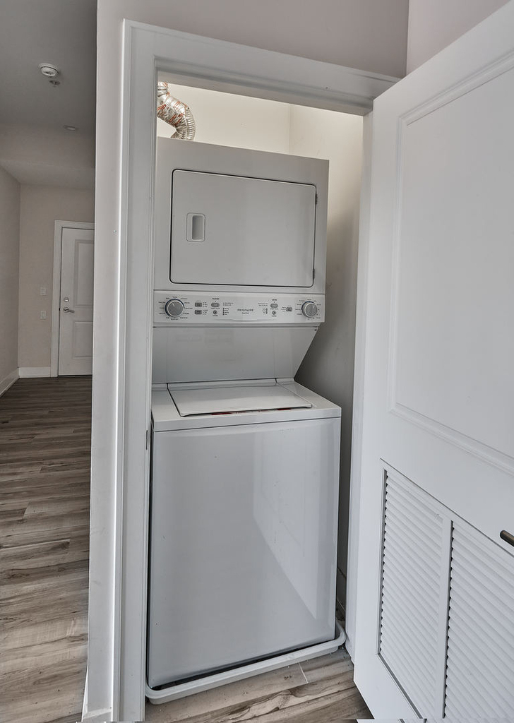 926 E 43rd Street - Photo 16