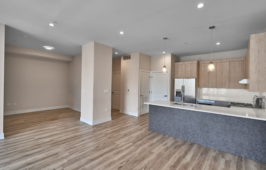 926 E 43rd Street - Photo 6