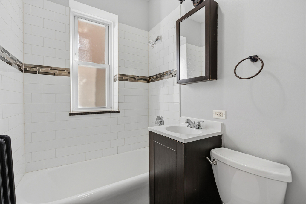 1608 W Sherwin Avenue - Photo 5