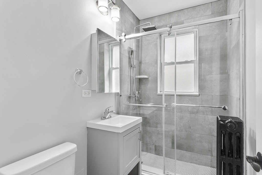 1521 W Sherwin Avenue - Photo 8