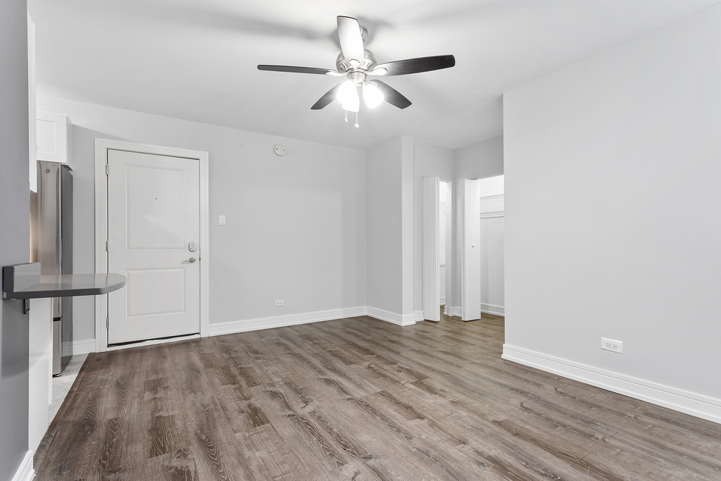 1521 W Sherwin Avenue - Photo 5