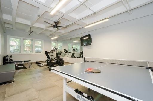 1521 W Sherwin Avenue - Photo 9