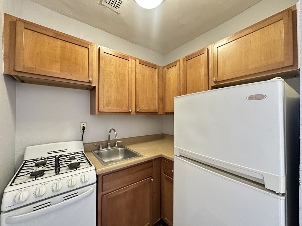 661 W Sheridan Road - Photo 3