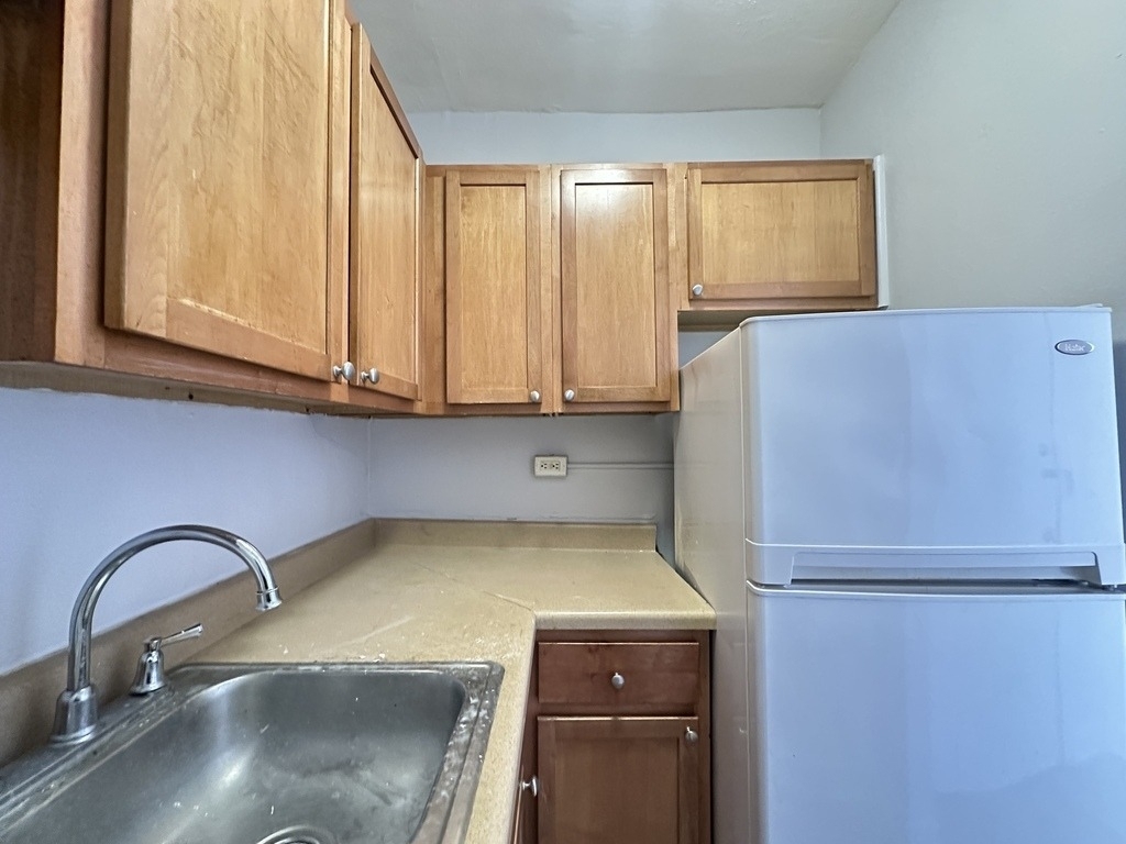 661 W Sheridan Road - Photo 4