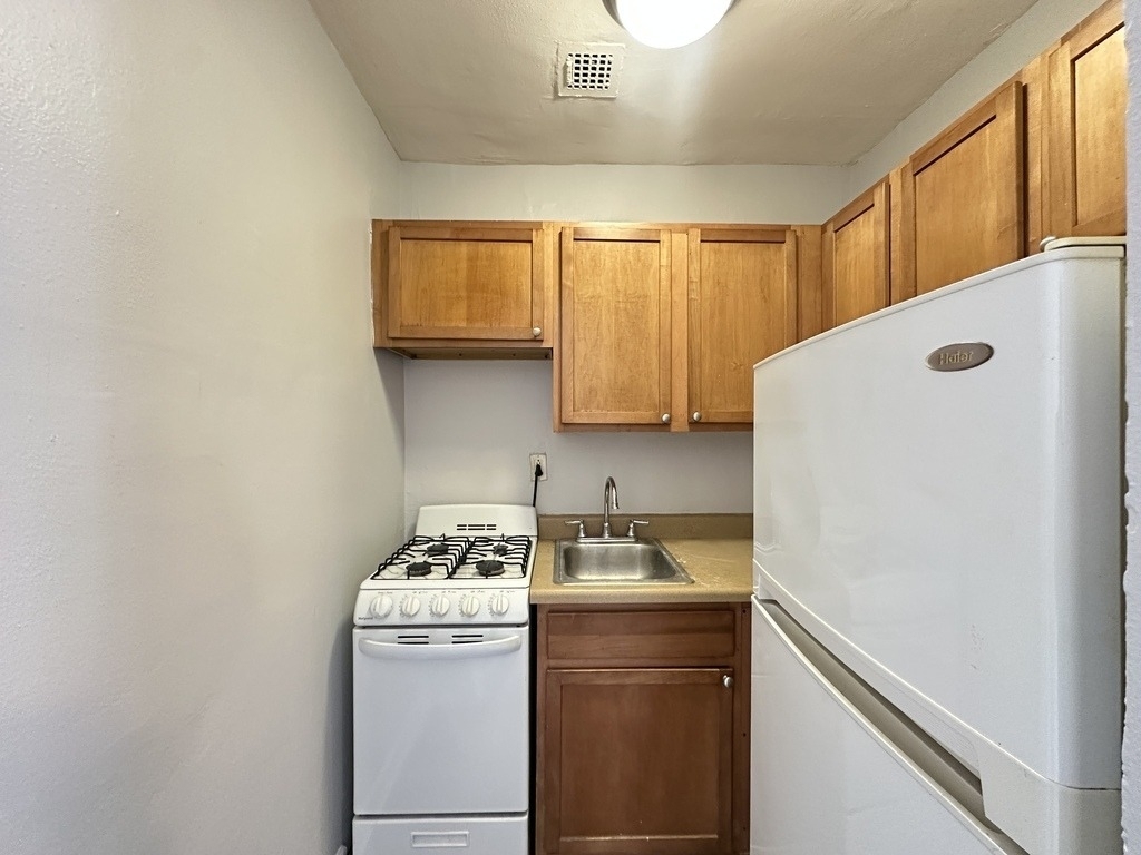 661 W Sheridan Road - Photo 2