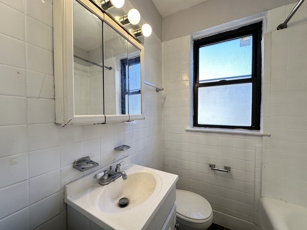 661 W Sheridan Road - Photo 17