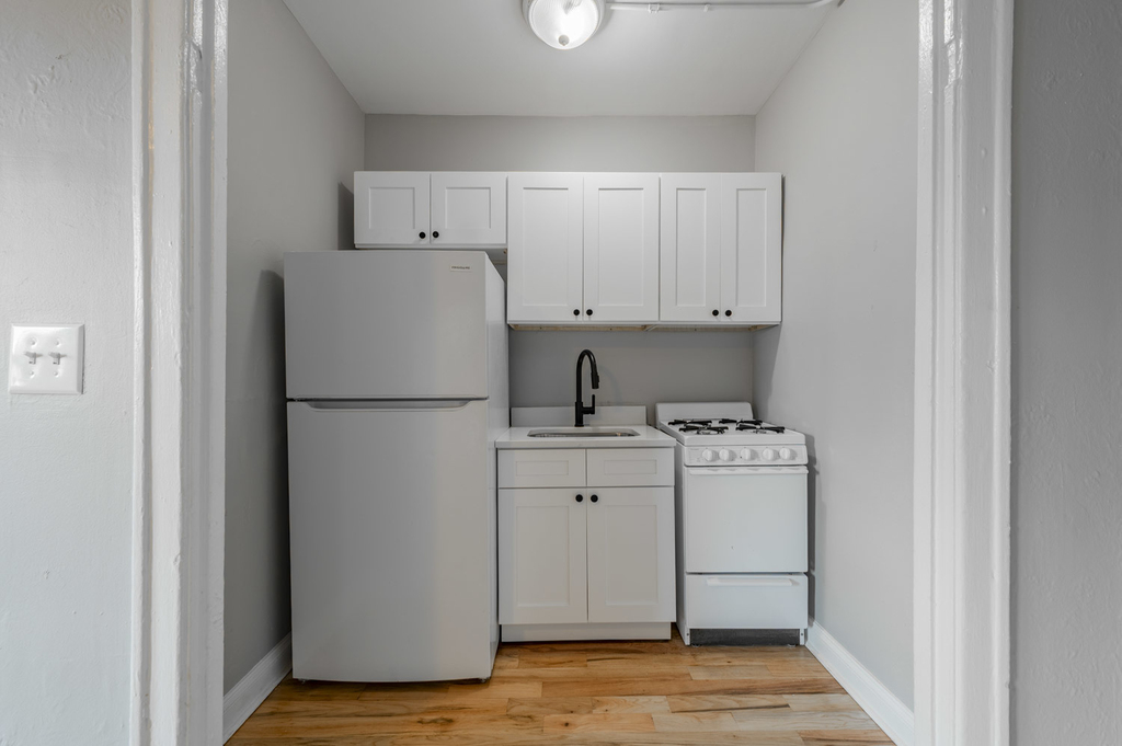 1414 W Pratt Boulevard - Photo 3