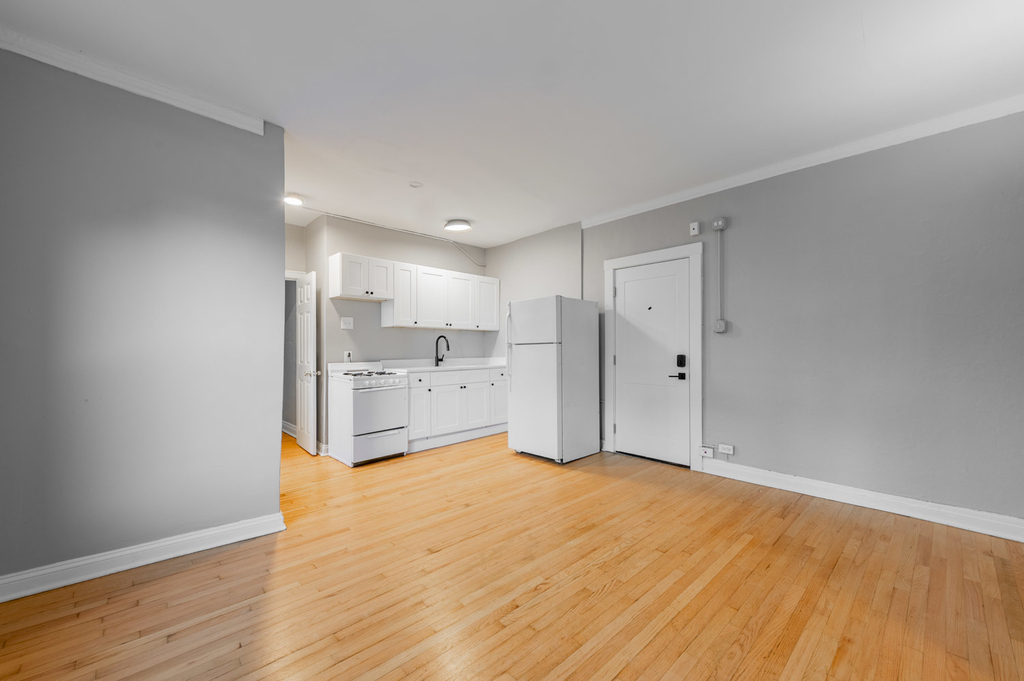 1414 W Pratt Boulevard - Photo 2