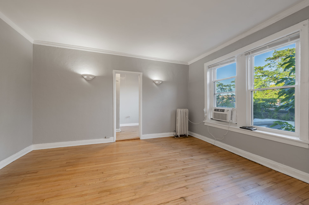 1414 W Pratt Boulevard - Photo 3
