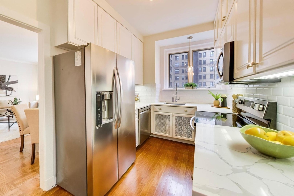 222 E Chestnut Street - Photo 4