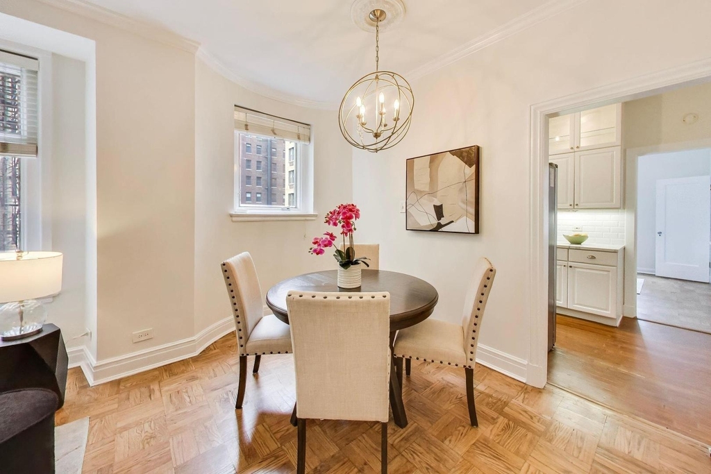222 E Chestnut Street - Photo 3