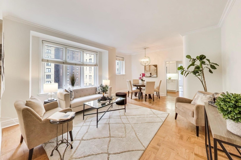 222 E Chestnut Street - Photo 2