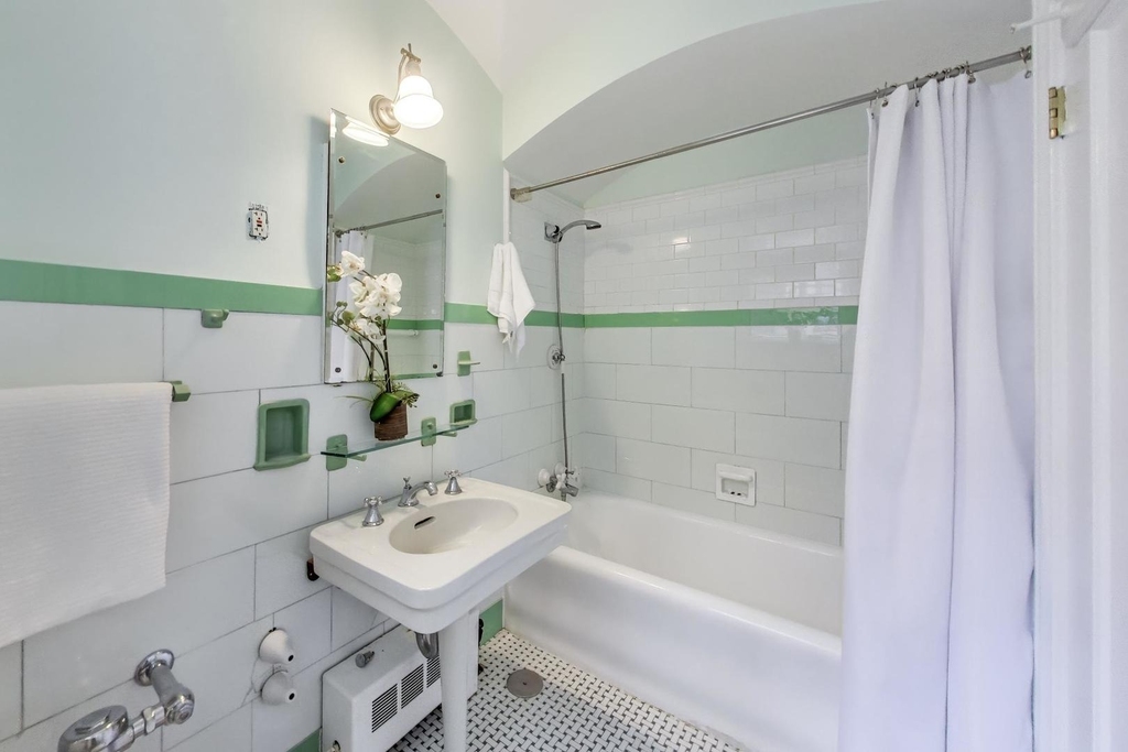222 E Chestnut Street - Photo 11