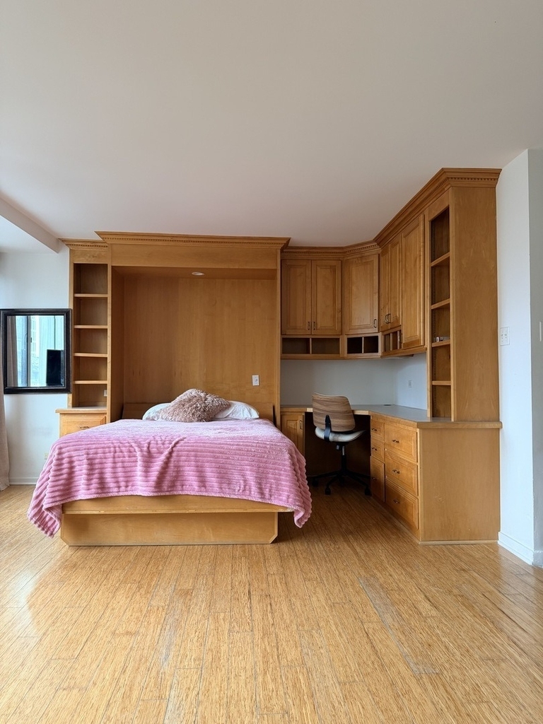 211 E Ohio Street - Photo 3
