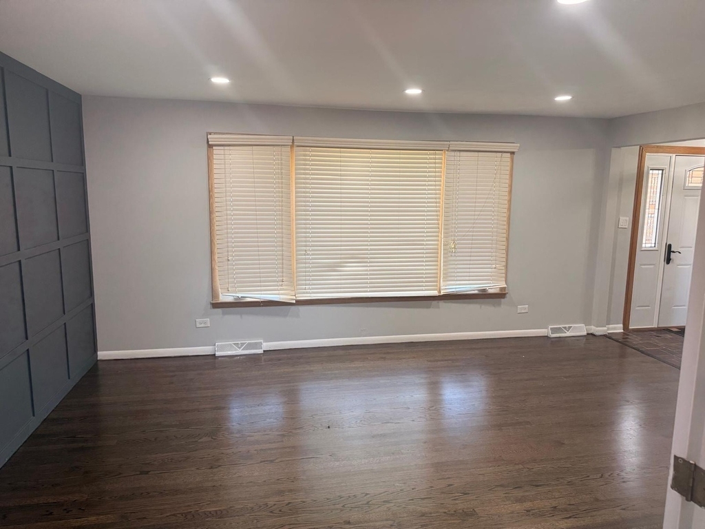 9336 Moody Avenue - Photo 4