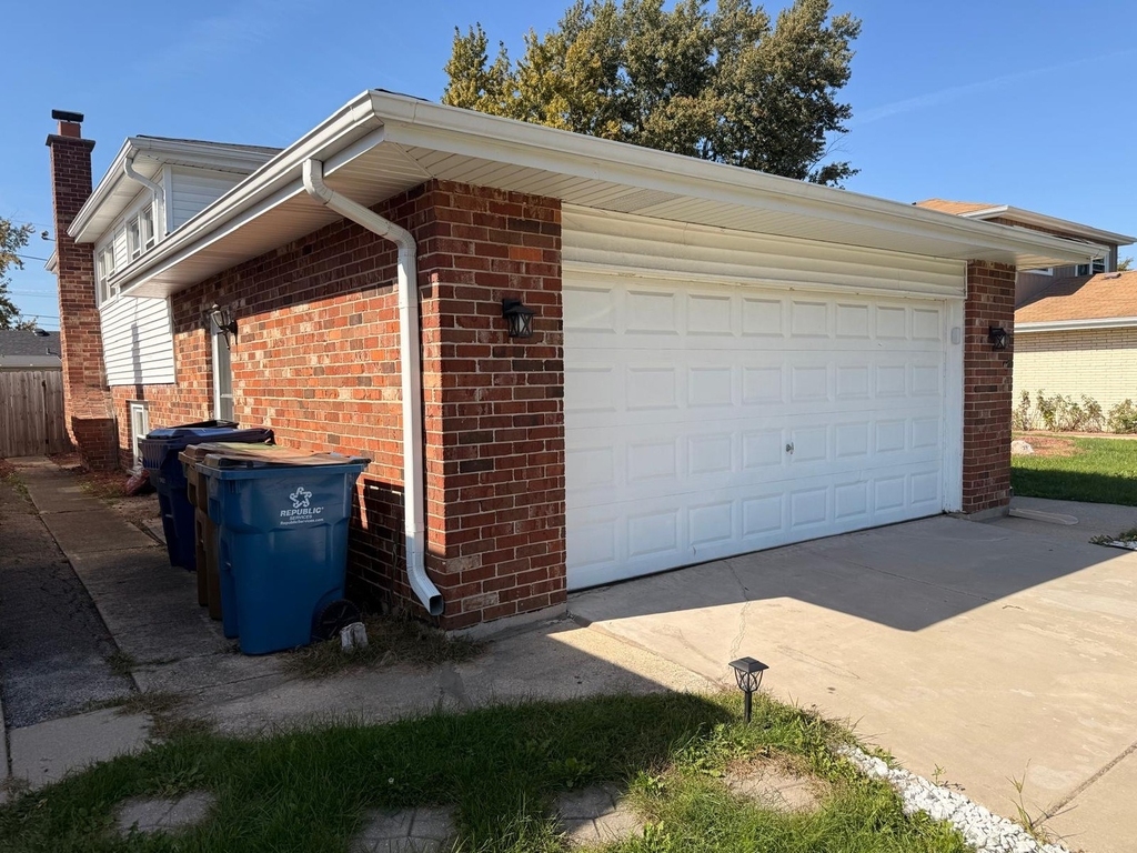 9336 Moody Avenue - Photo 2