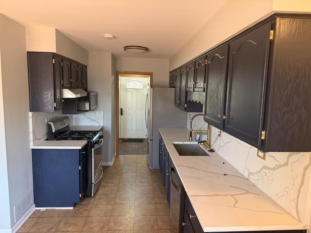 9336 Moody Avenue - Photo 10